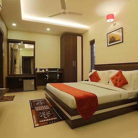 Hotel Premiere Villa Varanasi Luaran gambar